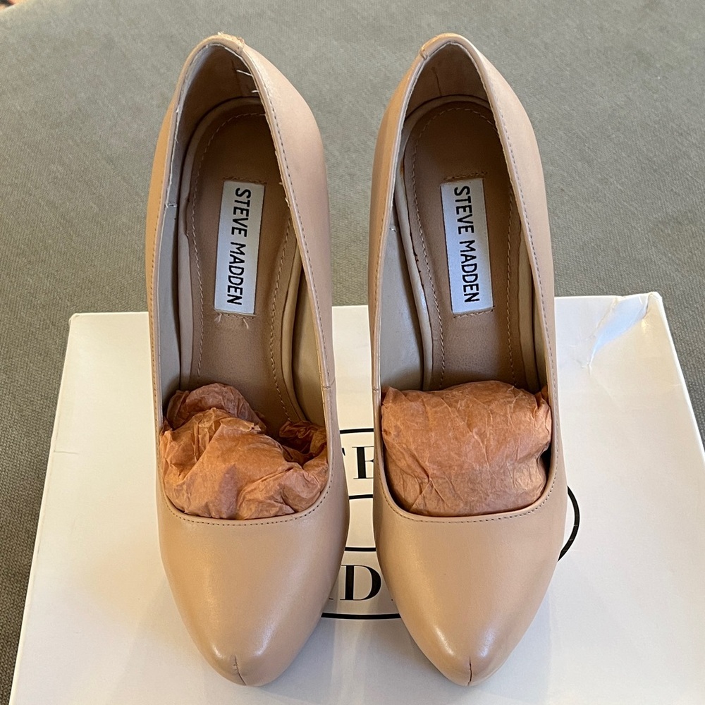Steve Madden Stiletto Nude Heels Size:7
